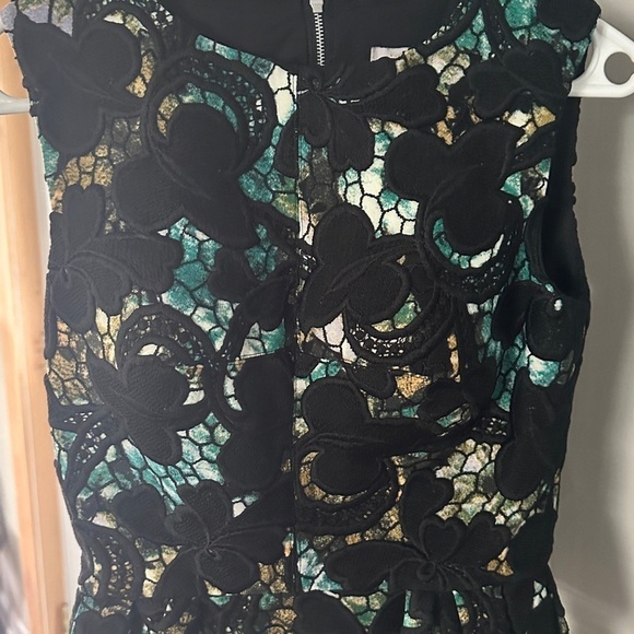 Jovani Masalvi Black and Green Embroidered Top - Size 0 - Picture 8 of 11